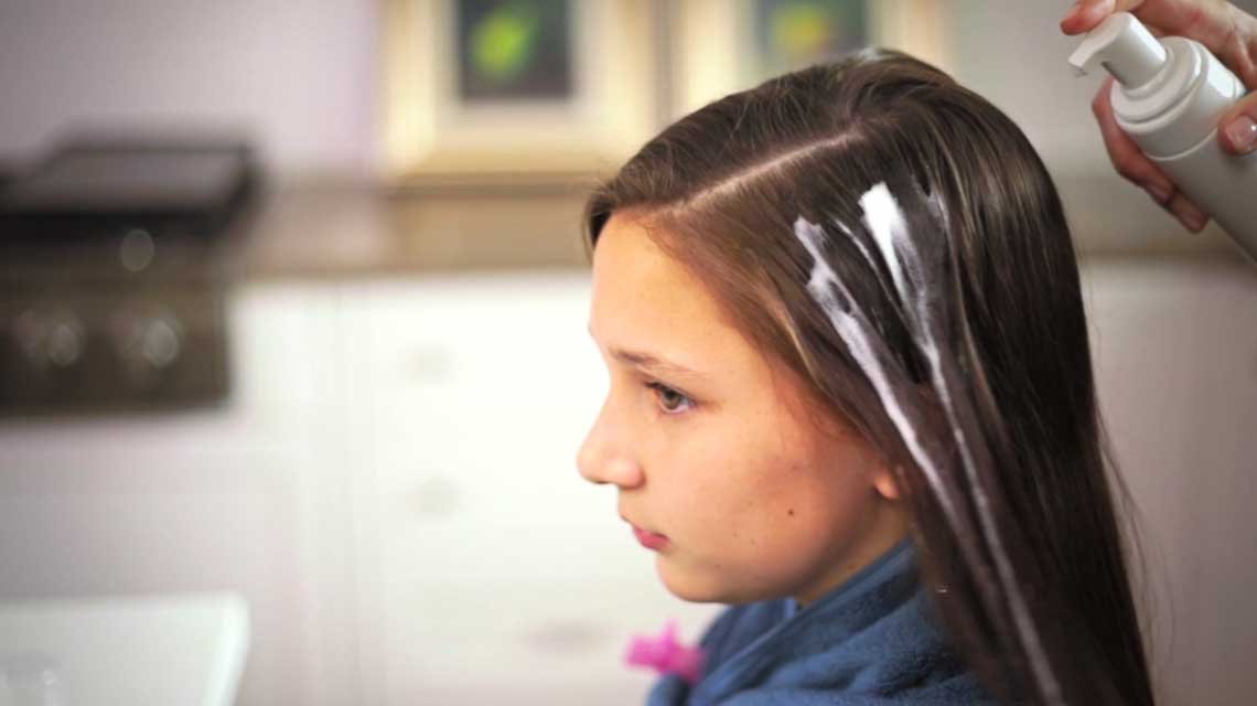 Child having Mousse applied